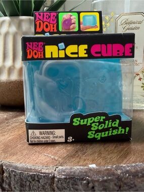 Nice Cube Super Solid Squish - Blue